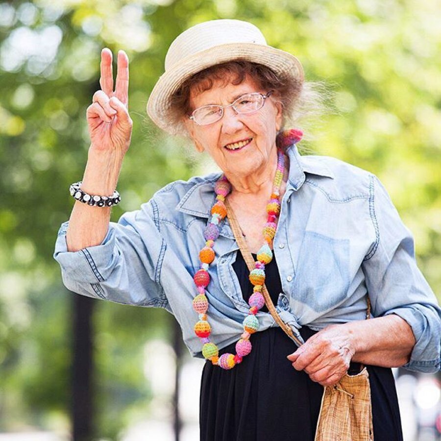 Видео Поздравление Скачать Для Женщины Пенсионерки