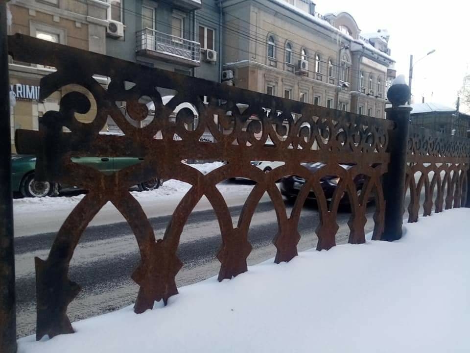 Image for Ржавый забор в обновленном сквере на Звездинке отремонтируют по гарантии
