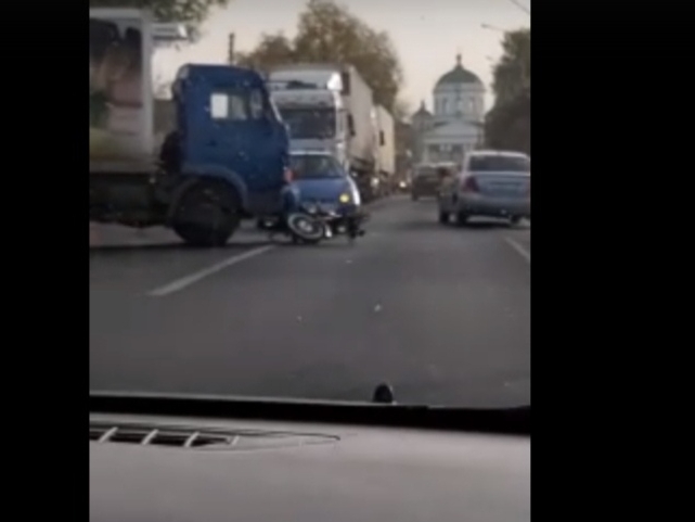 Image for Развернувшийся при резком торможении КамАЗ сбил нижегородца на мотоцикле 