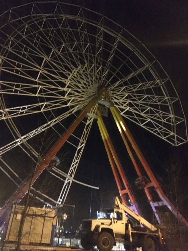 Image for В нижегородском парке « Швейцария» демонтируют колесо обозрения