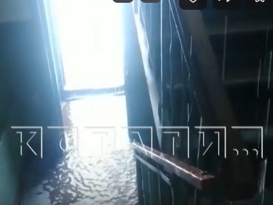 Image for Кипяток из прорвавшейся трубы затопил квартиры нижегородцев