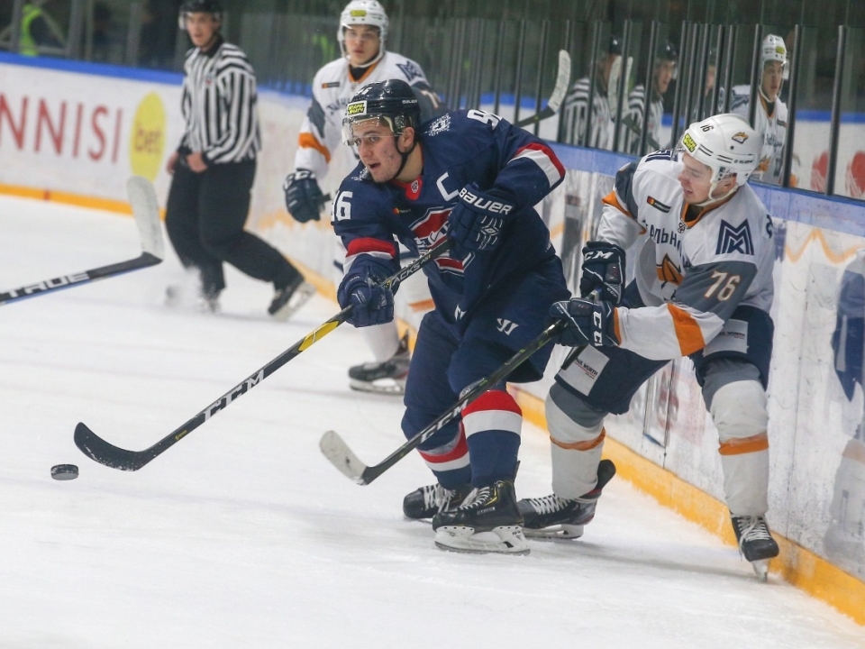 Хоккейный клуб «Чайка» в Нижнем Новгороде дважды проиграл «Стальным Лисам» из Магнитогорска