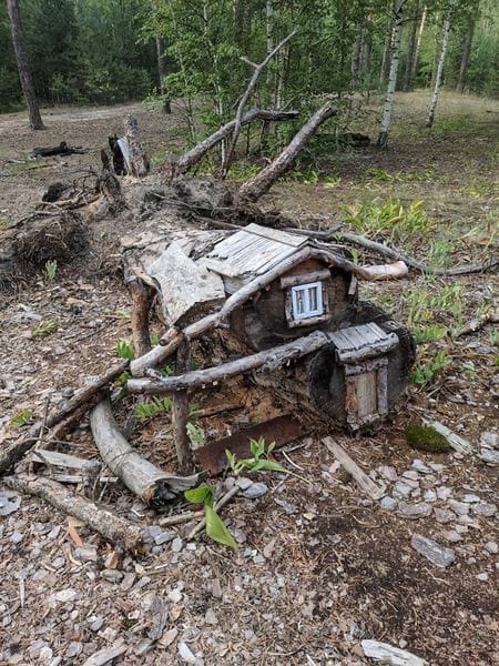 Image for Домик хоббита построили в лесу в Нижегородской области