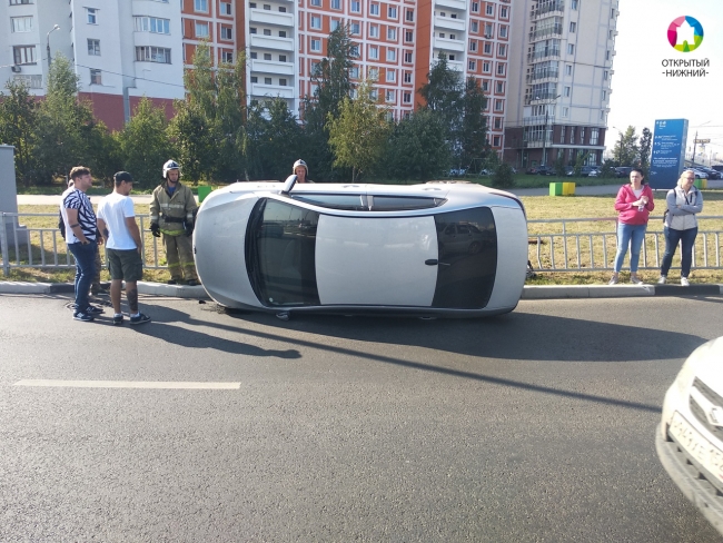 Image for Иномарка перевернулась в результате аварии напротив стадиона «Нижний Новгород»