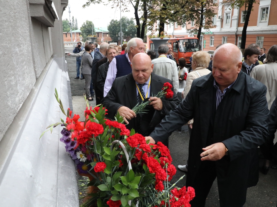 Мемориальную доску Александру Соколову открыли в центре Нижнего