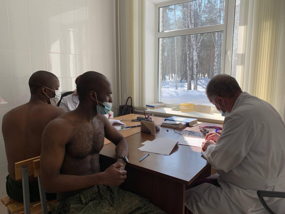 Image for Африканские курсанты сделали прививку от COVID-19 в Новосибирске