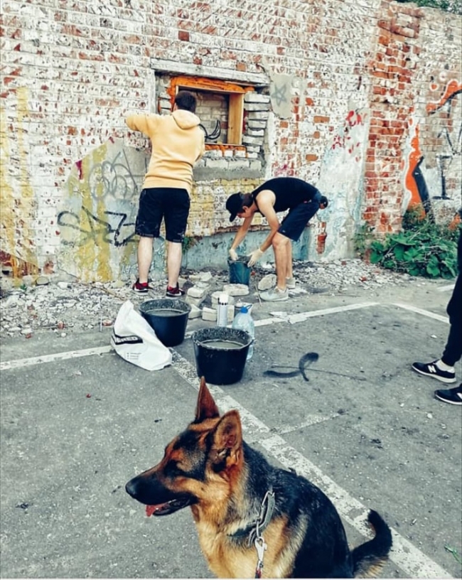 Image for Миниатюра "Дом на дереве" появилась на одной из стен Нижнего Новгорода