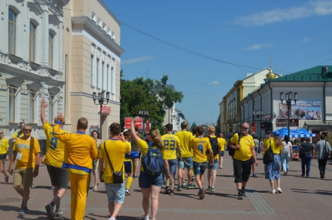 Image for Покровка желтого цвета: в город приехали шведы