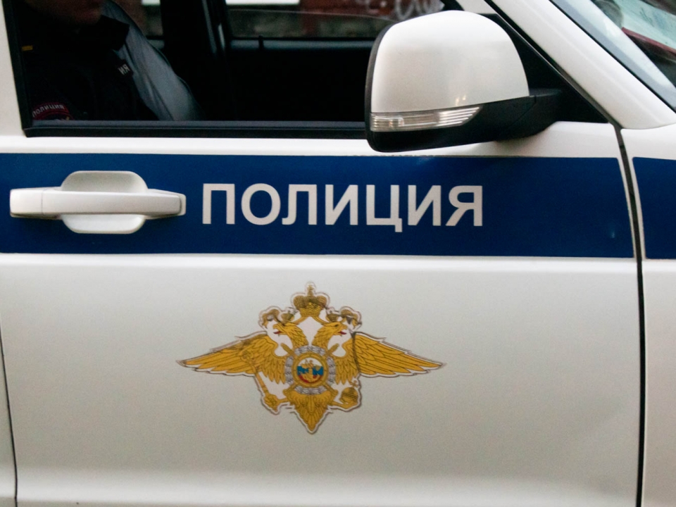 Image for Водитель грузовика оштрафован на 2000 рублей за езду по тротуару на Смирнова