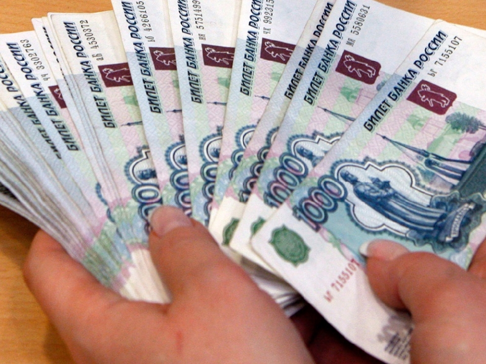 Нижегородец лишился 100 тысяч рублей, оставив кредитку в арендованной машине