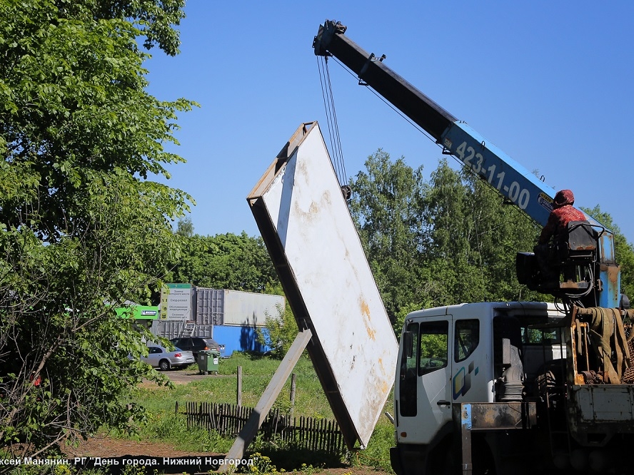 145 незаконных рекламных щитов демонтировали за пять дней в Нижнем Новгороде