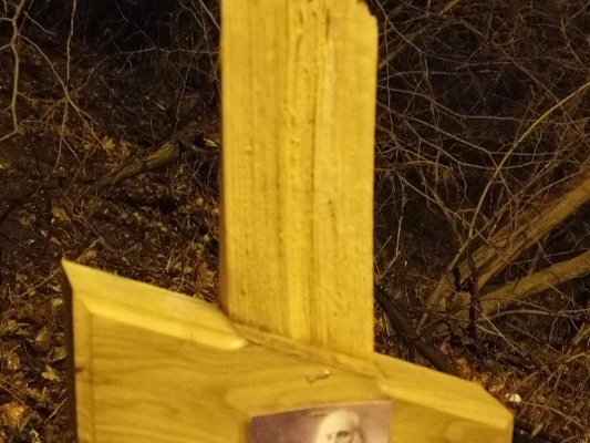 Вандалы разрушили поклонный крест жертвам политических репрессий у Почаинского оврага в Нижнем Новгороде