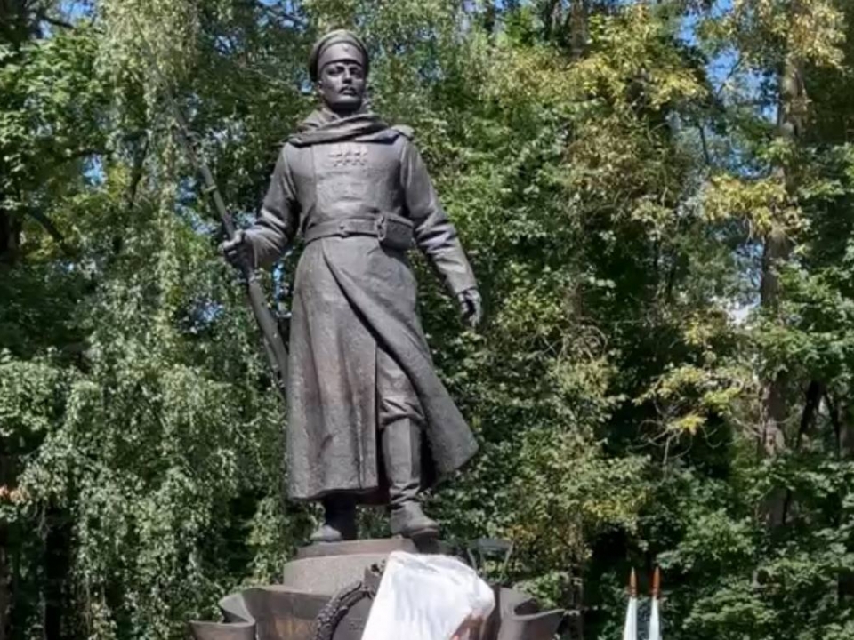 Image for Памятник участникам Первой мировой войны открыли в Нижнем Новгороде