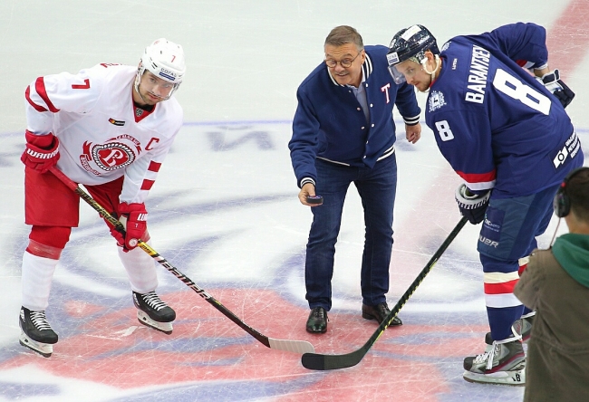 Игрок хоккейного клуба «Торпедо» из Нижнего Новгорода Михаил Варнаков забросил свою 200-ю шайбу в КХЛ