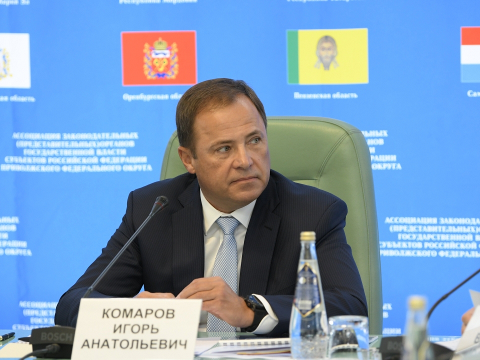 Image for Глава ПФО Игорь Комаров заработал больше всех в администрации президента