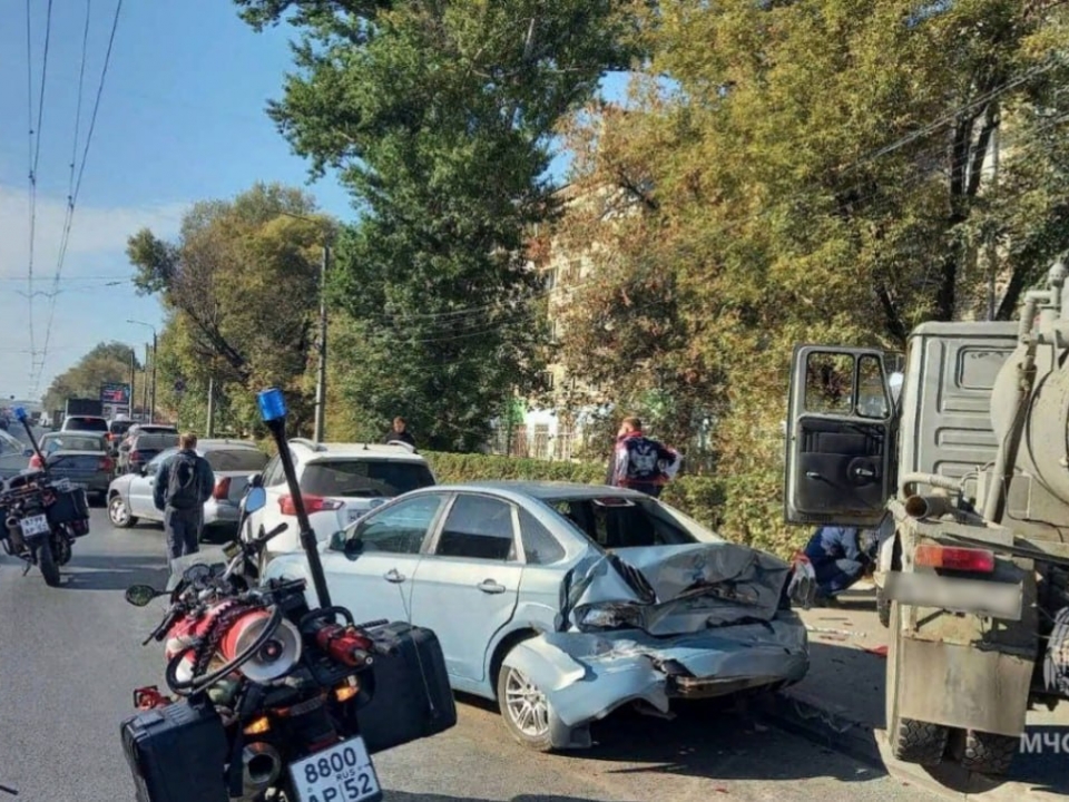 Image for Ассенизатор протаранил припаркованные машины в Нижнем Новгороде