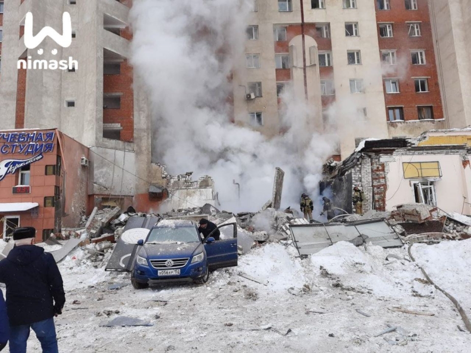 Image for Крики людей слышны под завалами взорвавшегося кафе в Нижнем Новгороде