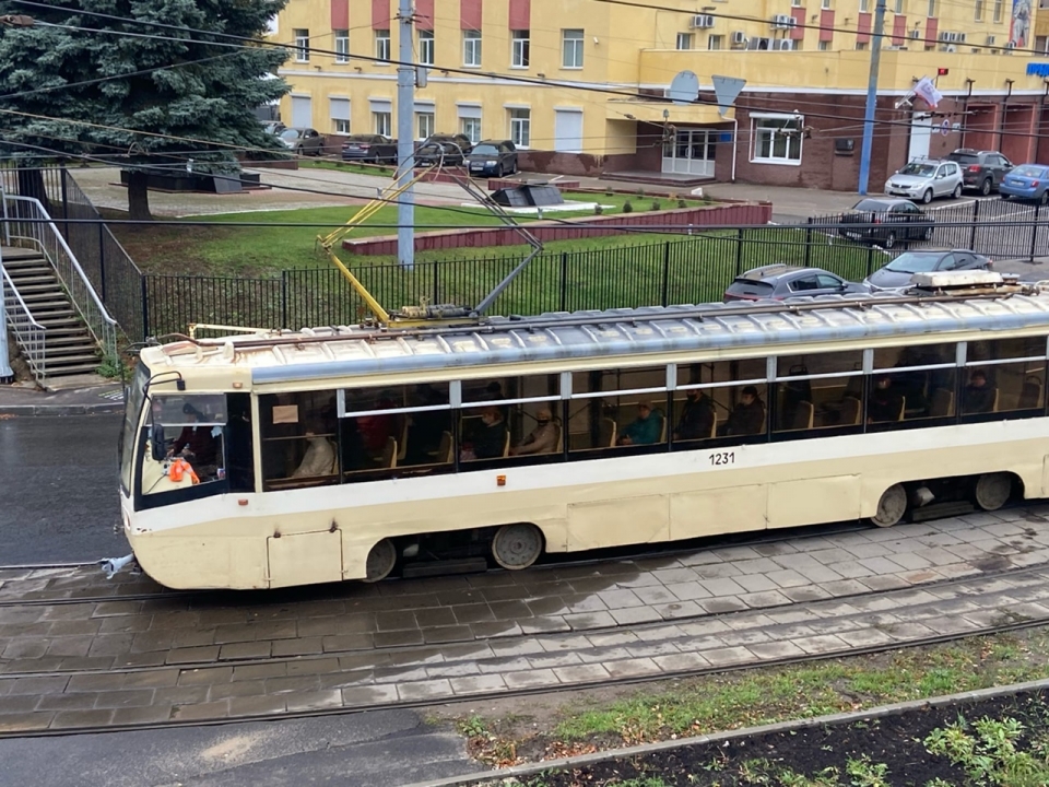 Image for Женщина без маски парализовала движение трамваев в Нижнем Новгороде