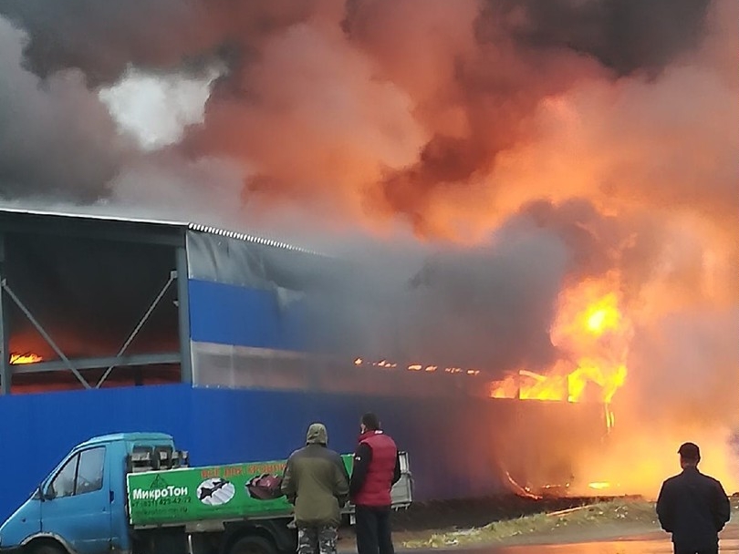 Image for Появились фото и видео крупного пожара в Сормове