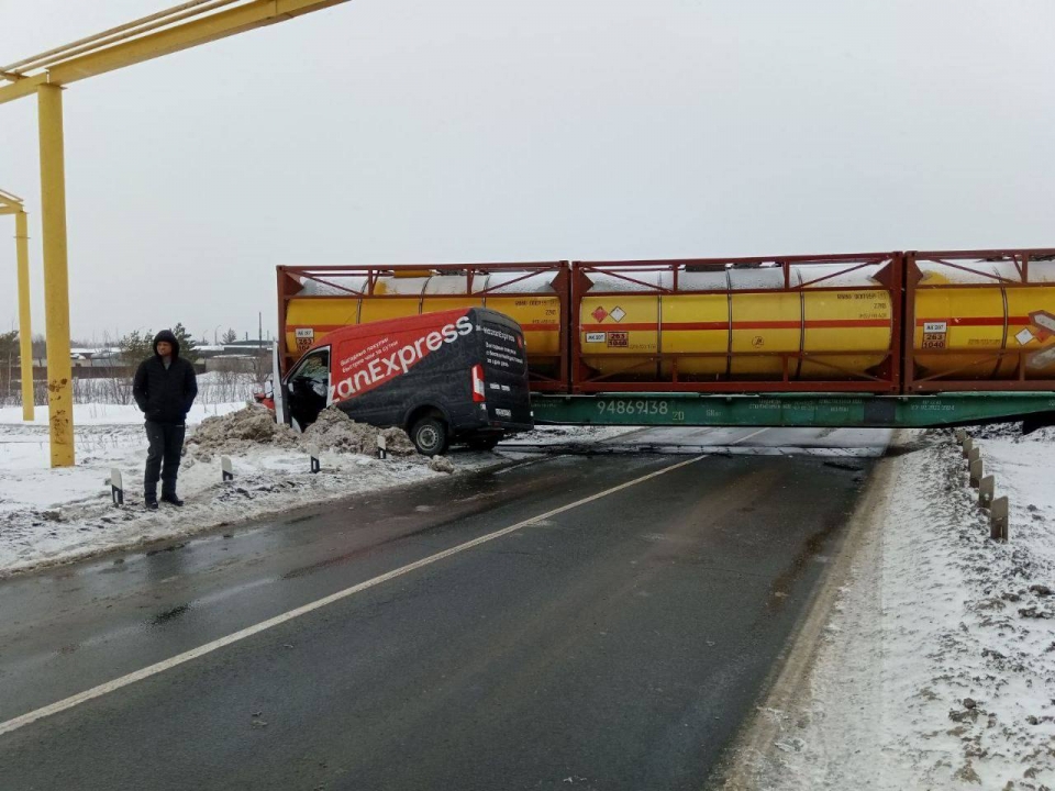 Image for Прокуратура начала проверку из-за столкновения грузовика с поездом в Дзержинске