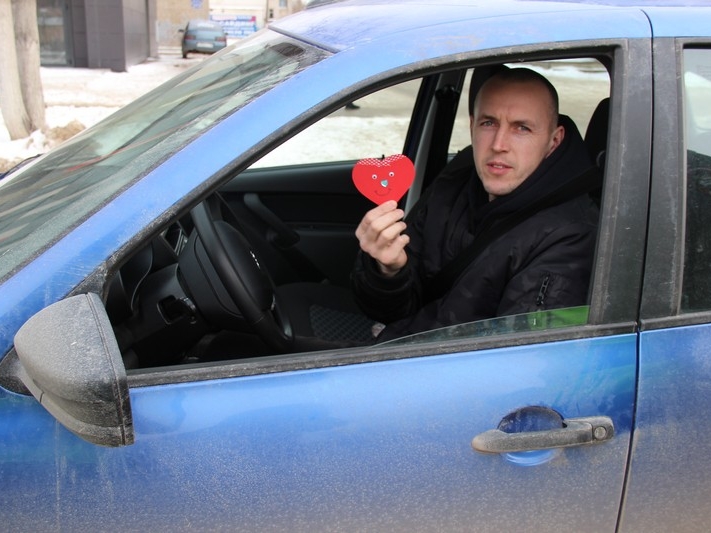 Image for Нижегородские гаишники подарили водителям «валентинки для машинки»