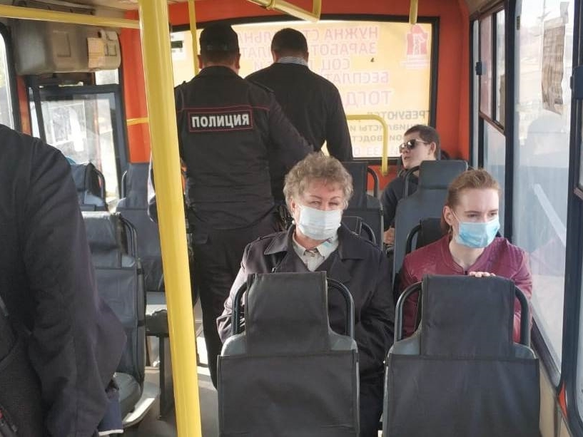 Нижегородцы стали носить маски в общественном транспорте чаще