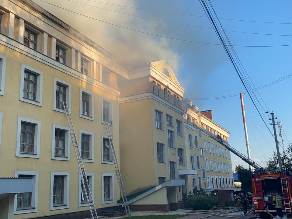 Image for Пожар в общежитии медуниверситета в Нижнем Новгороде все еще не потушили