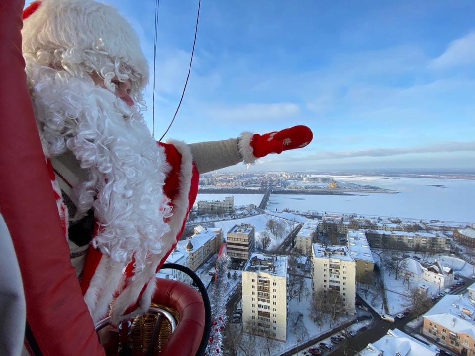 Image for Нижегородцы заметили летящего над городом Деда Мороза 