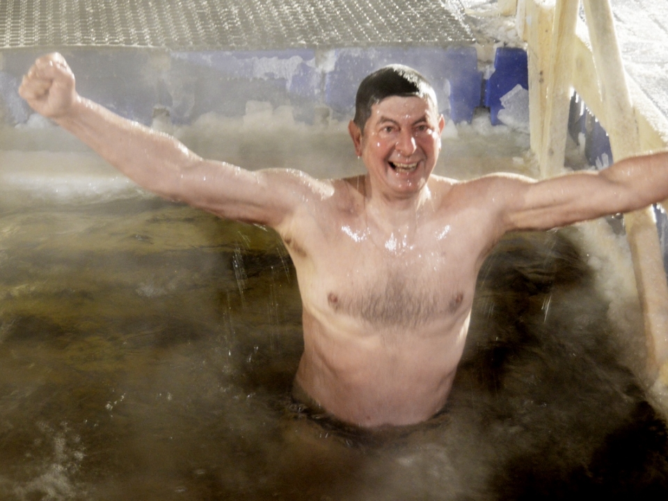 Image for Фоторепортаж: нижегородцы приняли участие в крещенских купаниях