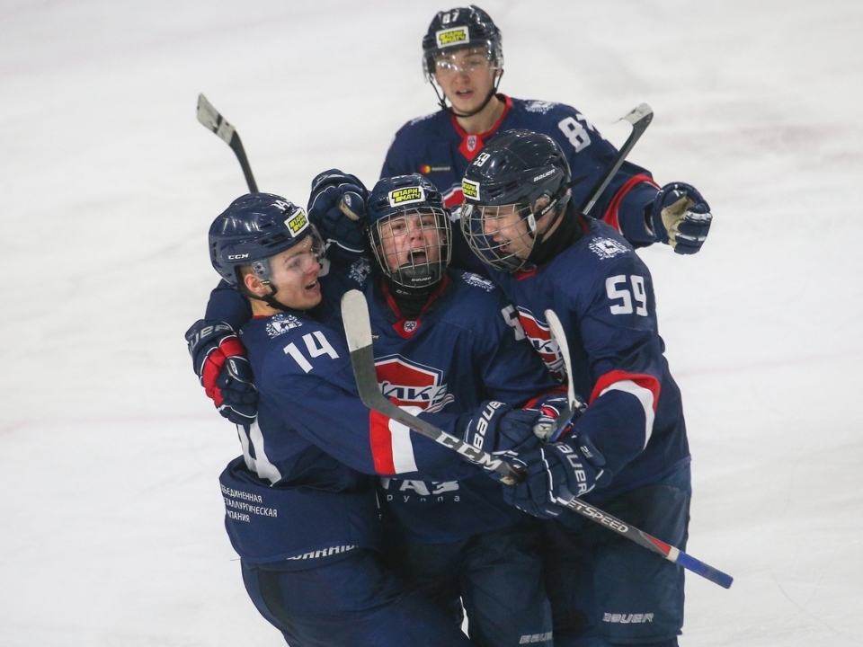 Молодёжный хоккейный клуб «Чайка» из Нижнего Новгорода одержал одну победу над «Снежными Барсами» в Нур-Султане