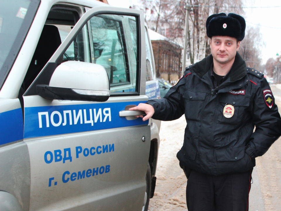 Image for Жители Семёнова собрали подписи в поддержку осуждённого полицейского