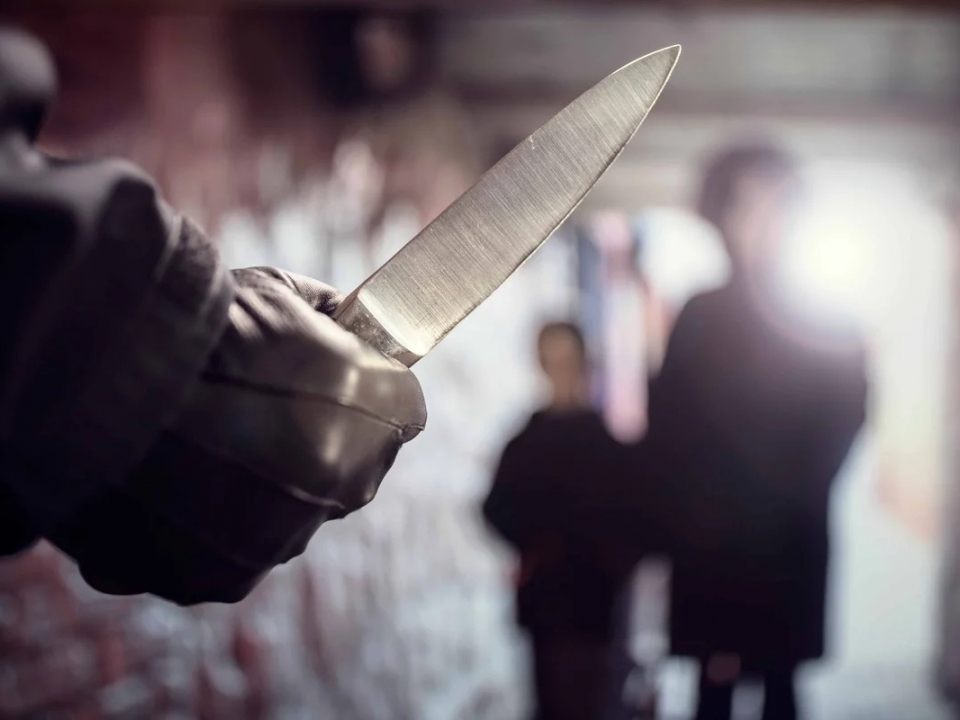 Image for В Советском районе мужчина напал на школьников с ножом и отобрал телефоны