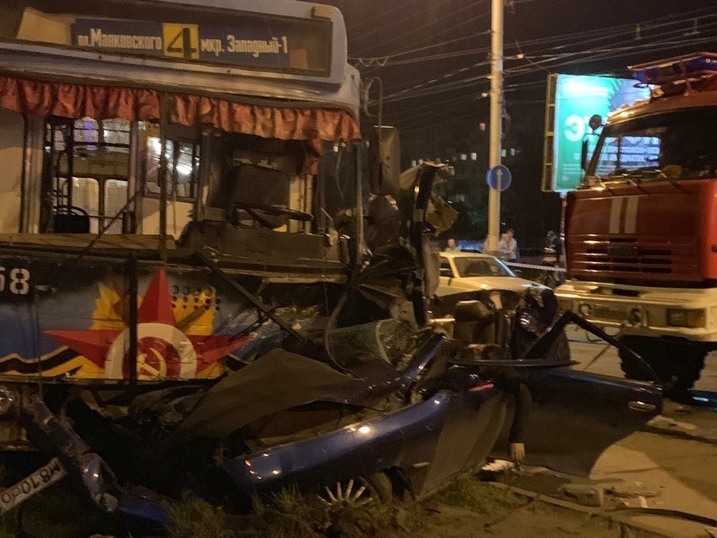Image for Количество погибших в аварии с троллейбусом в Дзержинске увеличилось до пяти
