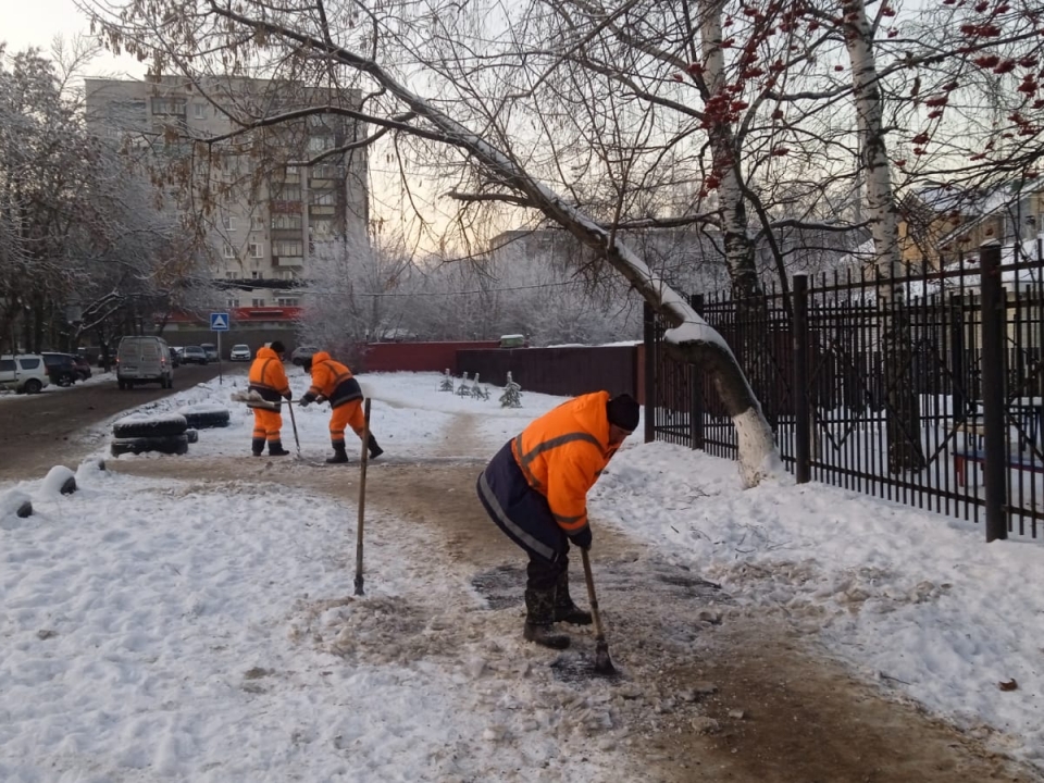 Image for Обработка улиц и тротуаров усилена в Нижнем Новгороде из-за гололеда