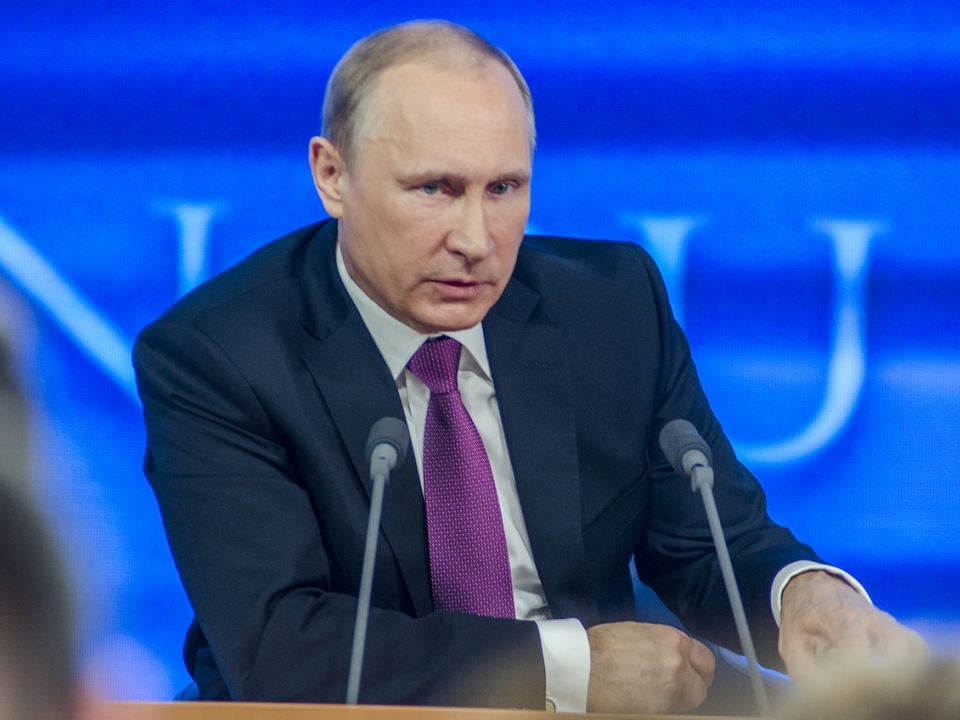 Image for Владимир Путин испытал на себе назальную вакцину от СOVID-19