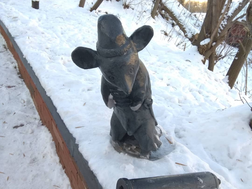 Image for Обезглавленную скульптуру мышонка-пушкаря на Почаинском бульваре восстановят весной
