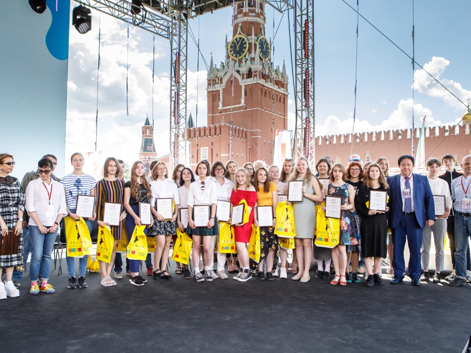 Image for Юная писательница из Нижнего Новгорода получила награду на Красной площади