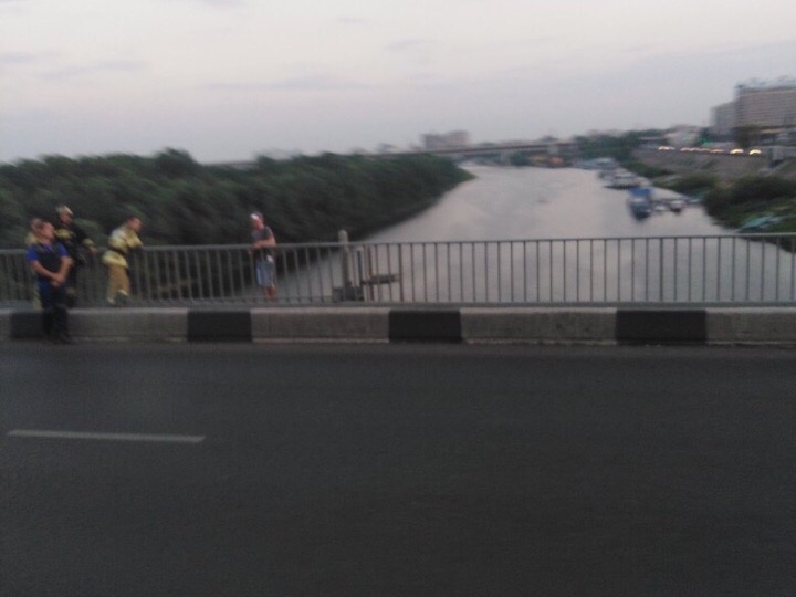 Image for Человек повис на перилах Канавинского моста в Нижнем