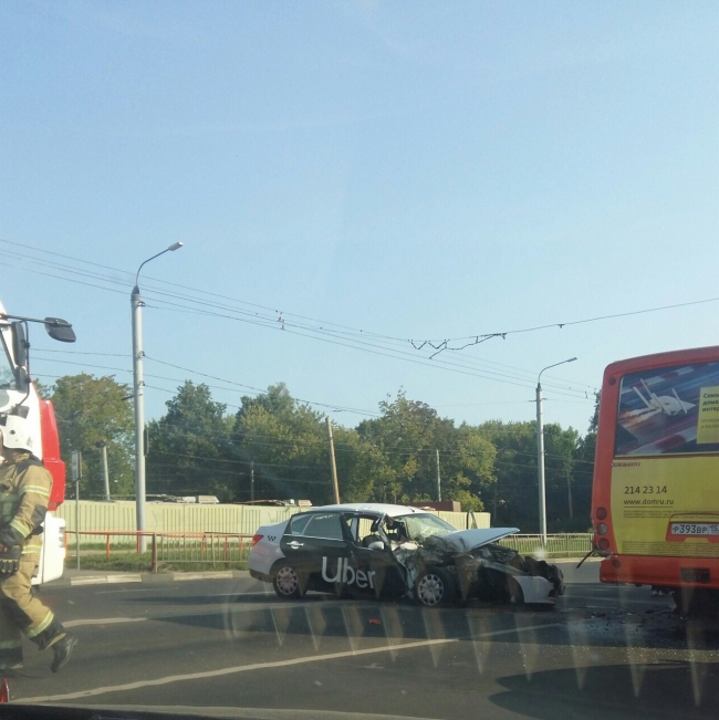 Такси протаранило маршрутный автобус №Т-46 на проспекте Ленина в Нижнем Новгороде