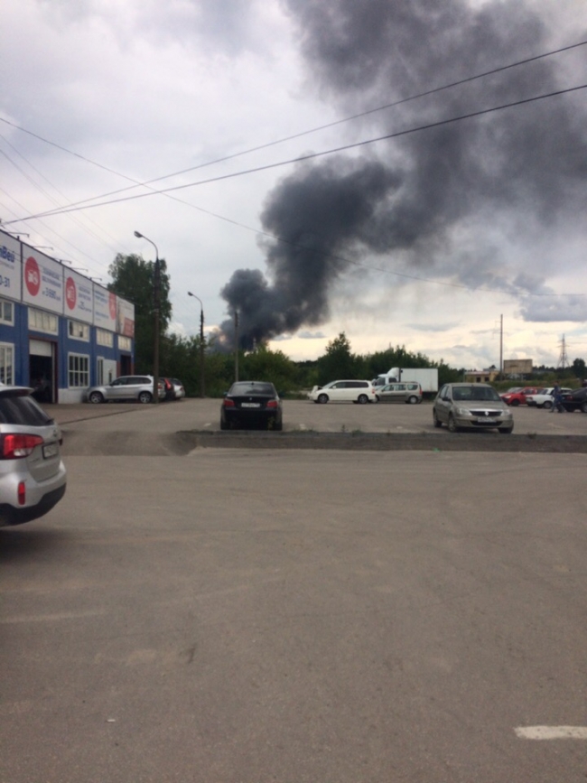 Склад завода химического оборудования загорелся в городе Дзержинске Нижегородской области