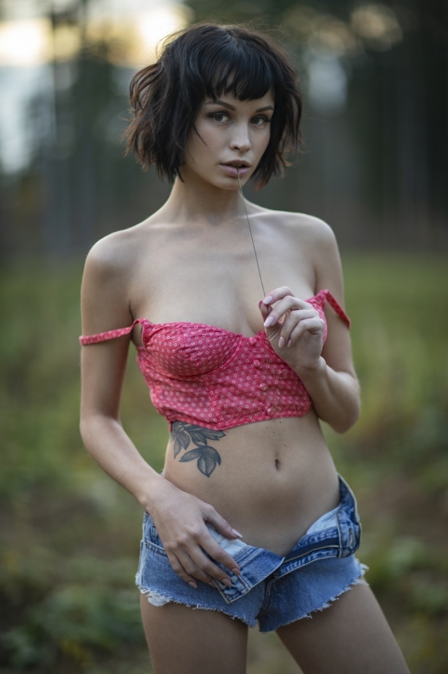 Мужской журнал Playboy опубликовал горячий фотосет с девушкой года из Нижнего Новгорода Алёной Тарасовой