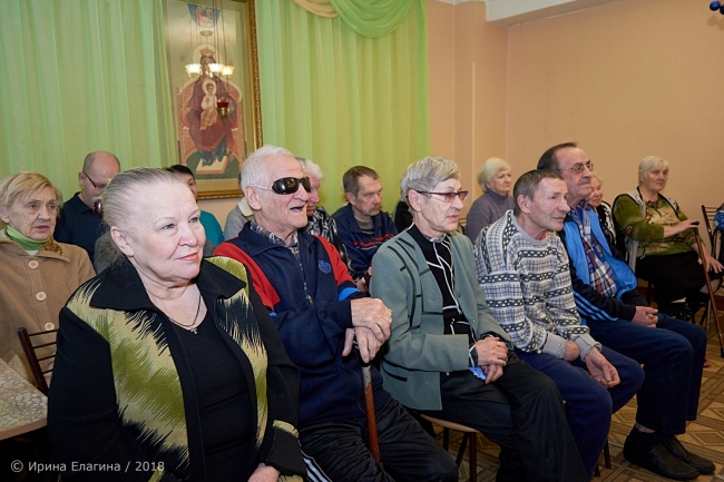 Image for Дед Мороз и Снегурочка посетили Сормовский интернат для престарелых и инвалидов