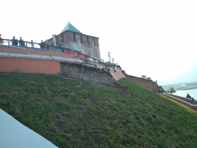 В Нижнем Новгороде частично обрушилась Чкаловская лестница