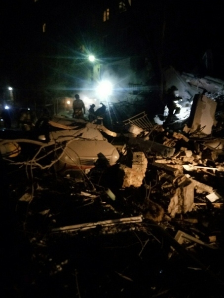 Image for В Магнитогорске из-за взрыва обрушился подъезд дома – есть погибшие