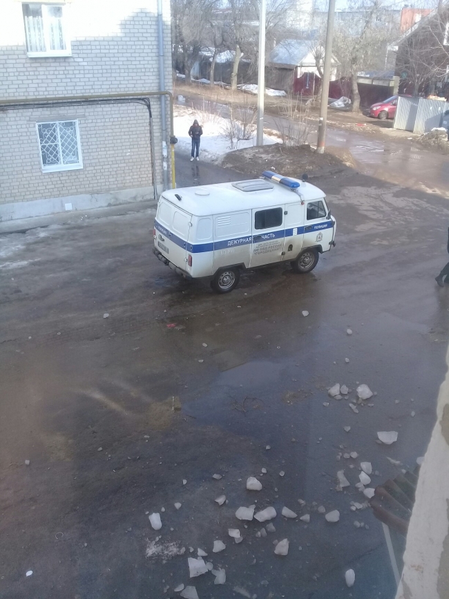 Image for Ледяная глыба пробила капот иномарки в Заволжье