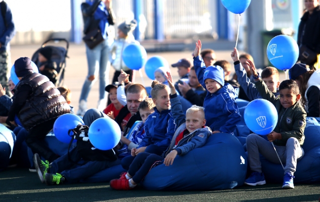 Игроки футбольного клуба «Нижний Новгород» встретились с болельщиками на площадке «Спорт Порт»
