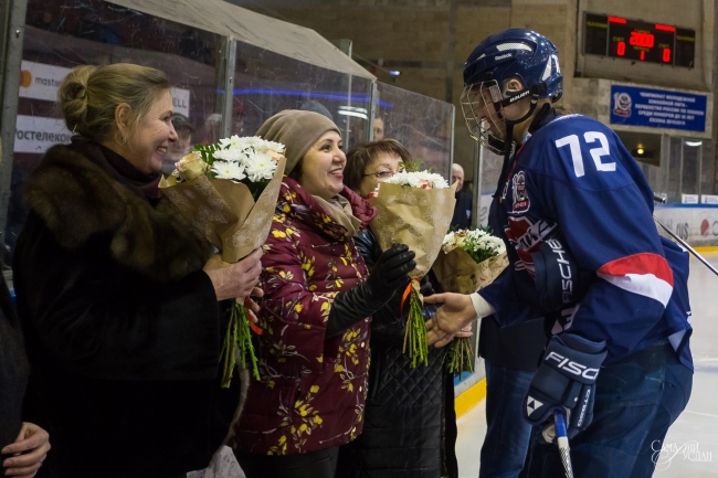Image for Хоккеисты «Чайки» поздравили своих мам на матче против «СКА-Варягов»
