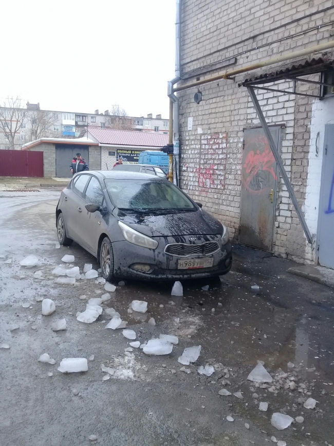 Image for Ледяная глыба пробила капот иномарки в Заволжье