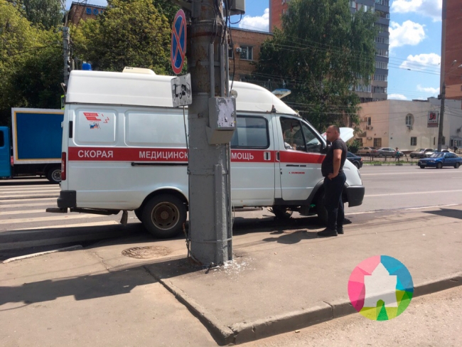ДТП в Нижнем Новгороде: «ГАЗель» «скорой помощи» столкнулась с ВАЗ-2104