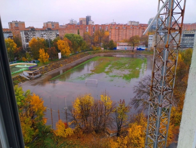«Сентябрь горит, октябрь тонет»: субботний ливень затопил улицы Нижнего Новгорода